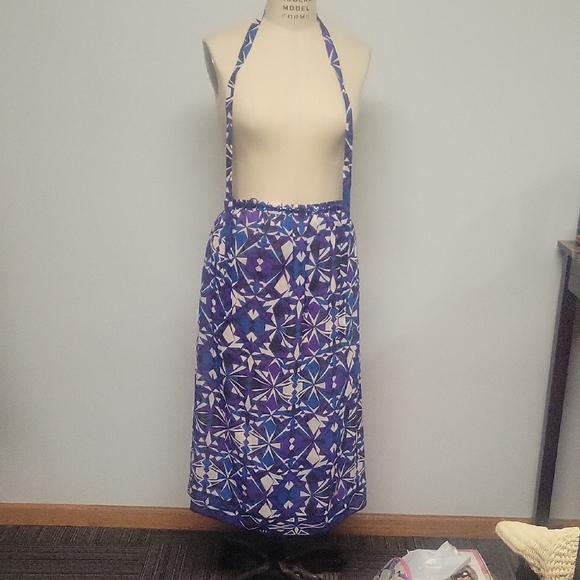 Emilio Pucci Blue and Purple Patterned Skirt. 92% Silk. Fully Lined. Size 8 - Picture 1 of 7